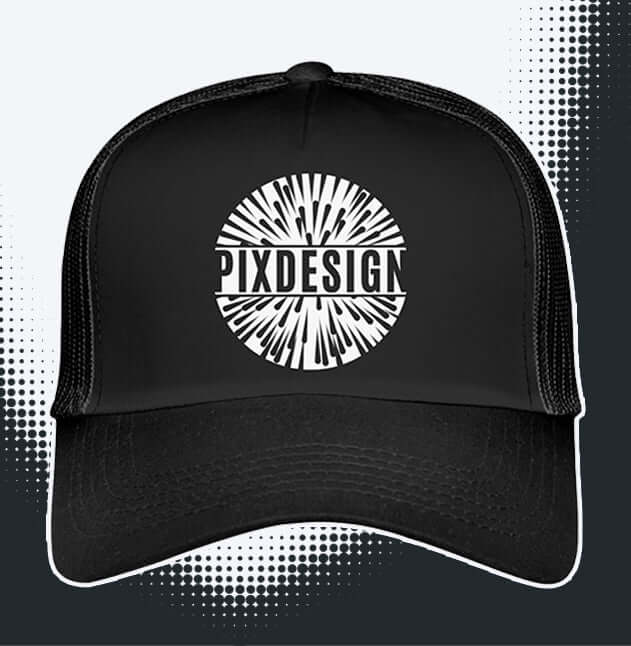 Schwarz bedruckte Baseballkappe mit dem Logo "PIXDESIGN" auf der Vorderseite.
