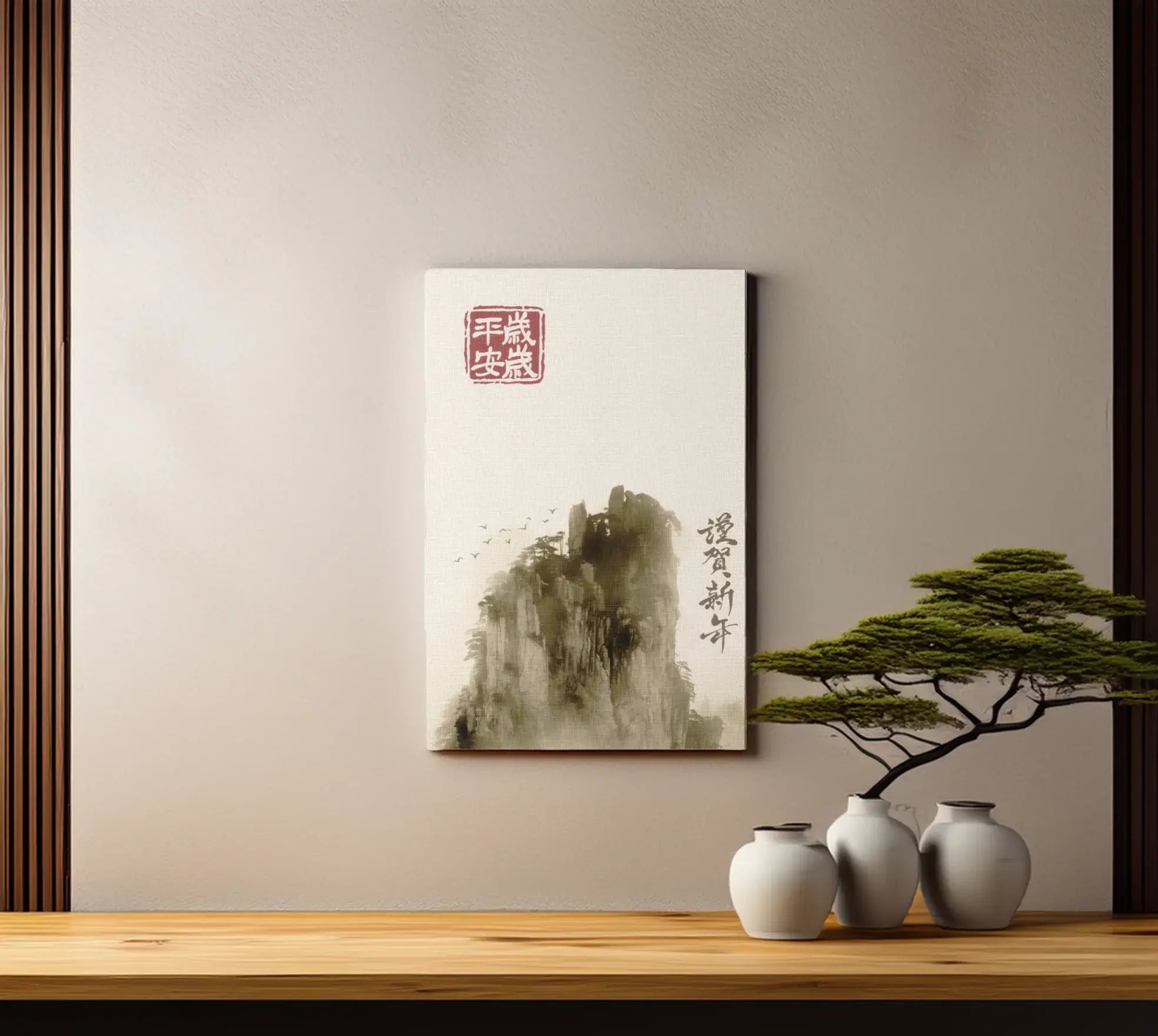 Asiatischer Leinwanddruck mit Bergmotiv, elegant auf Holzrahmen gespannt, verleiht Räumen zeitlose Eleganz.