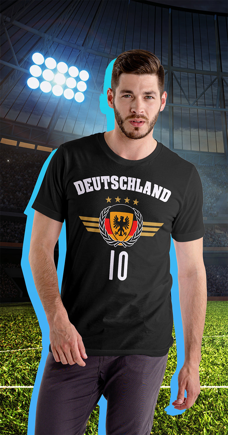 Herren-T-Shirt für EM 2024 Fans in Schwarz, bedruckt mit einem lebhaften Deutschland Fan-Motiv, inklusive Fußball und nationalen Symbolen, ideal für Sportveranstaltungen und Freizeitaktivitäten. Hergestellt aus hochwertiger Baumwolle, bietet Komfort und Stil für Fußballbegeisterte.