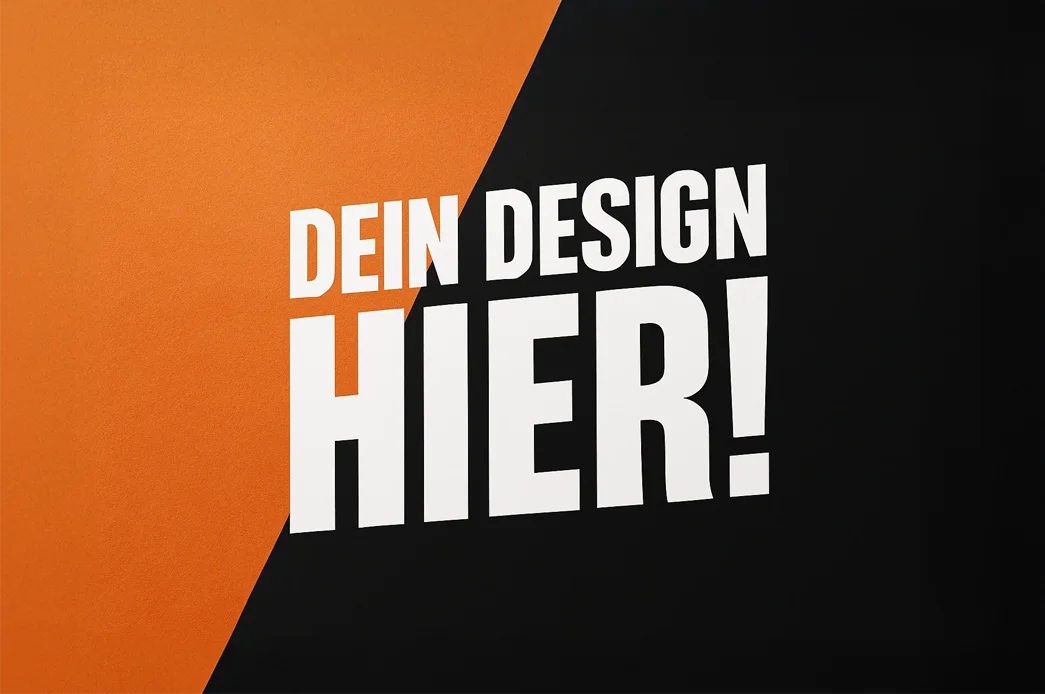 „Dein Design hier“ Vorschau-Grafik auf orange-schwarzem Hintergrund – Pixdesign Personalisieren-Kollektion für individuelle Kleidung