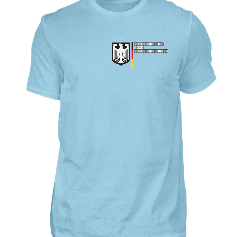 Unser Herrenshirt mit einem lustigen Prokrastinationsdesign ist genau das Richtige für alle, die den Kampf gegen das Aufschieben mit Humor nehmen. Dieses Shirt ist mehr als nur ein Kleidungsstück; es ist eine Hommage an die Kunst der Ablenkung.