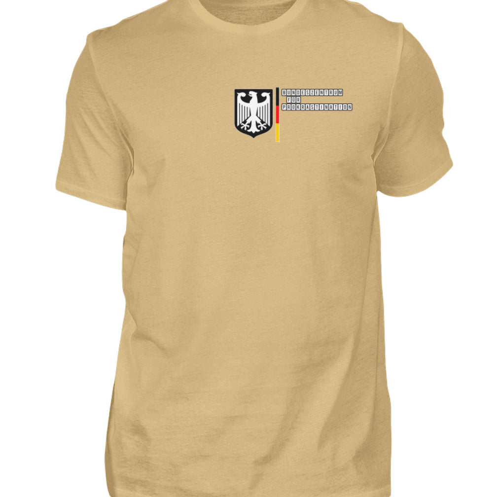 Unser Herrenshirt mit einem lustigen Prokrastinationsdesign ist genau das Richtige für alle, die den Kampf gegen das Aufschieben mit Humor nehmen. Dieses Shirt ist mehr als nur ein Kleidungsstück; es ist eine Hommage an die Kunst der Ablenkung.