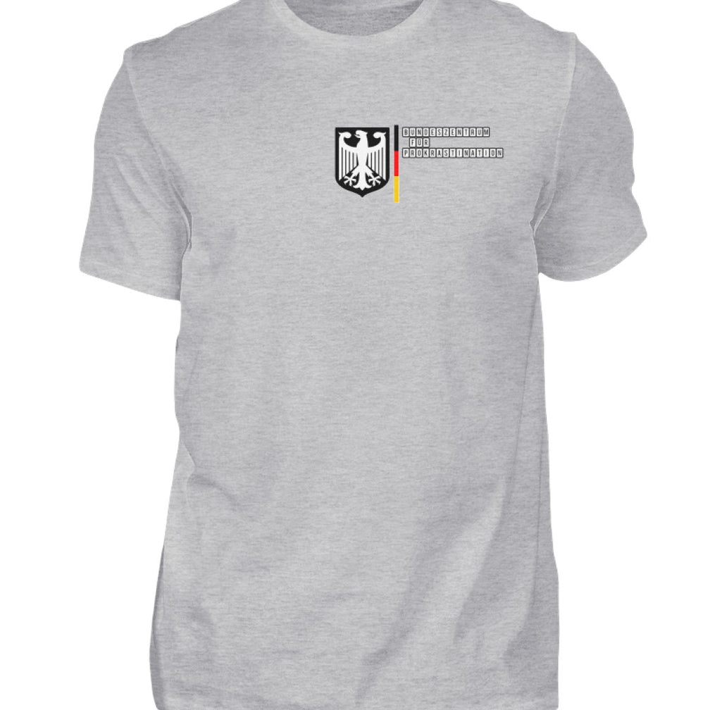 Unser Herrenshirt mit einem lustigen Prokrastinationsdesign ist genau das Richtige für alle, die den Kampf gegen das Aufschieben mit Humor nehmen. Dieses Shirt ist mehr als nur ein Kleidungsstück; es ist eine Hommage an die Kunst der Ablenkung.