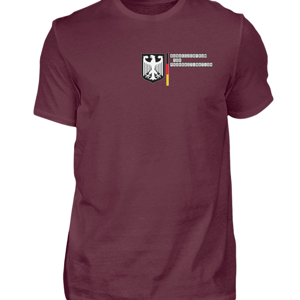 Unser Herrenshirt mit einem lustigen Prokrastinationsdesign ist genau das Richtige für alle, die den Kampf gegen das Aufschieben mit Humor nehmen. Dieses Shirt ist mehr als nur ein Kleidungsstück; es ist eine Hommage an die Kunst der Ablenkung.