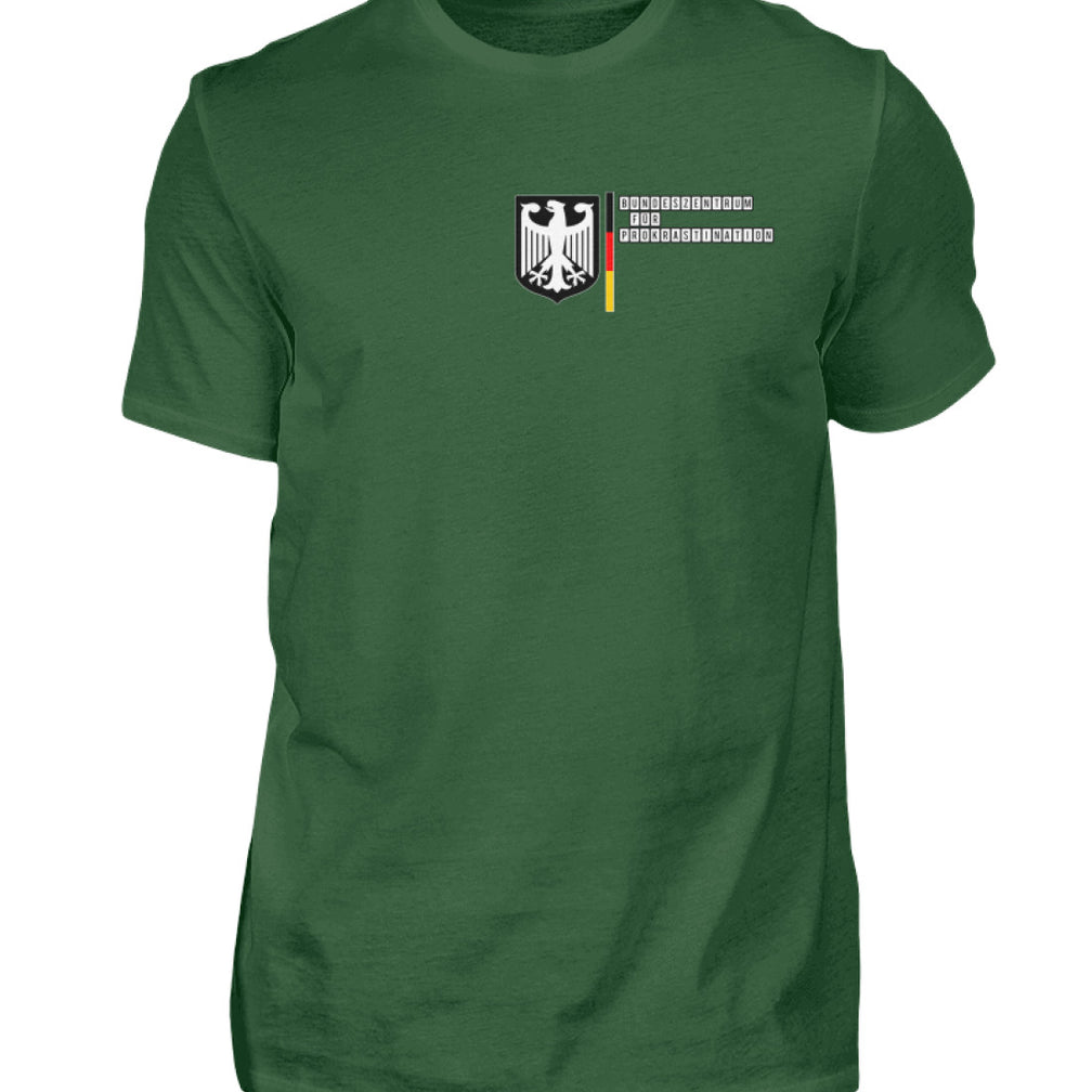 Unser Herrenshirt mit einem lustigen Prokrastinationsdesign ist genau das Richtige für alle, die den Kampf gegen das Aufschieben mit Humor nehmen. Dieses Shirt ist mehr als nur ein Kleidungsstück; es ist eine Hommage an die Kunst der Ablenkung.