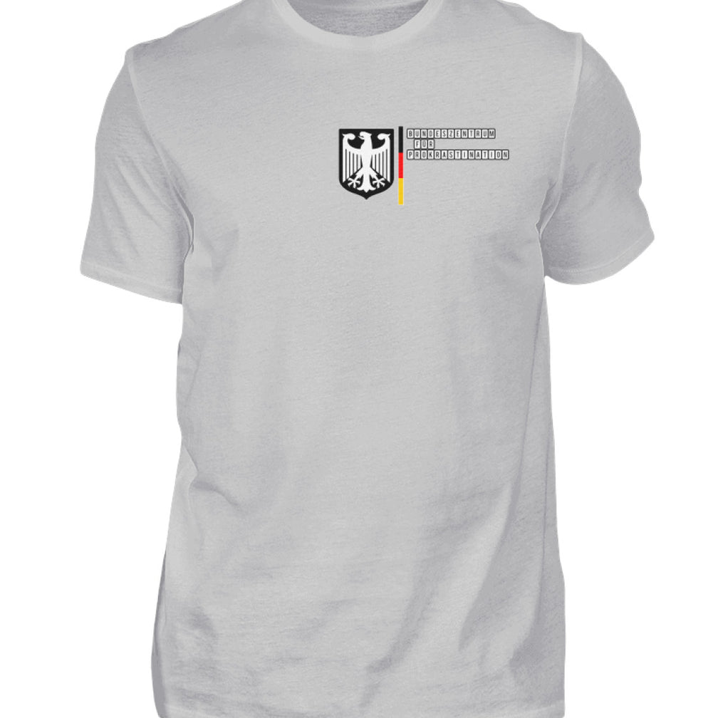 Unser Herrenshirt mit einem lustigen Prokrastinationsdesign ist genau das Richtige für alle, die den Kampf gegen das Aufschieben mit Humor nehmen. Dieses Shirt ist mehr als nur ein Kleidungsstück; es ist eine Hommage an die Kunst der Ablenkung.