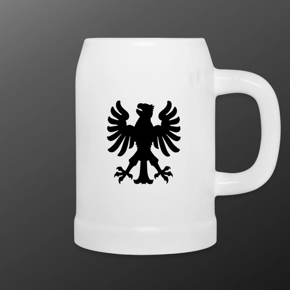 Klassischer Bierkrug mit stilisiertem schwarzem Adler – ein markantes Design für alle, die klare Symbole und kräftige Getränke lieben. Ideal für Grillabende, Malle oder Stammtisch!
